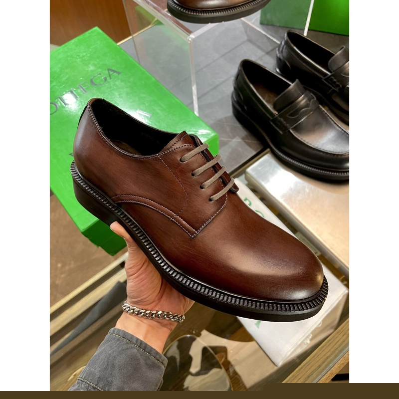 bo*te*ga Ve*ne*ta leather shoes